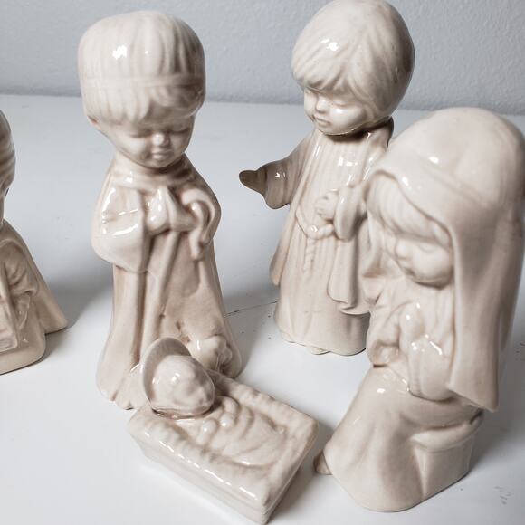 Vintage Small Nativity Set Unpainted Bisque Ceramic Children's Christmas 8PC - Picture 3 of 14